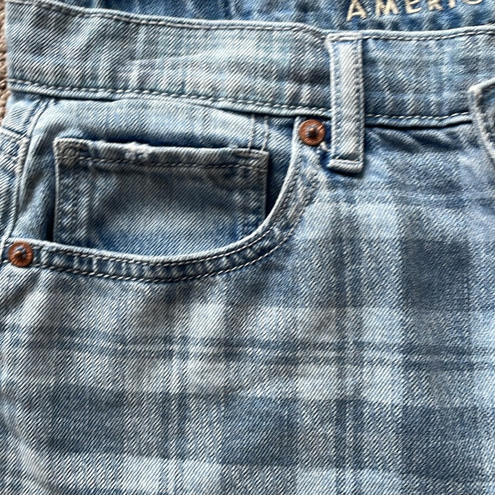 American Eagle Highest Rise Mom Short Light Blue‎ Plaid Jean Shorts - Picture 3 of 9